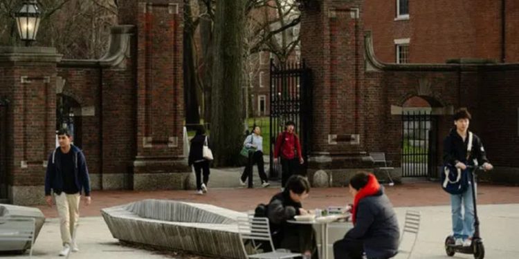 Beijing Protes atas Rencana AS Cabut Visa Mahasiswa China secara Agresif