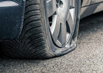 Cara Menyimpan Mobil Lama Agar Ban Tidak Kempis