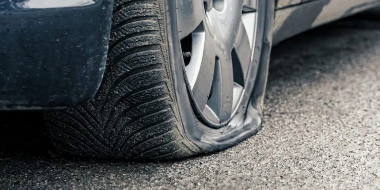 Cara Menyimpan Mobil Lama Agar Ban Tidak Kempis