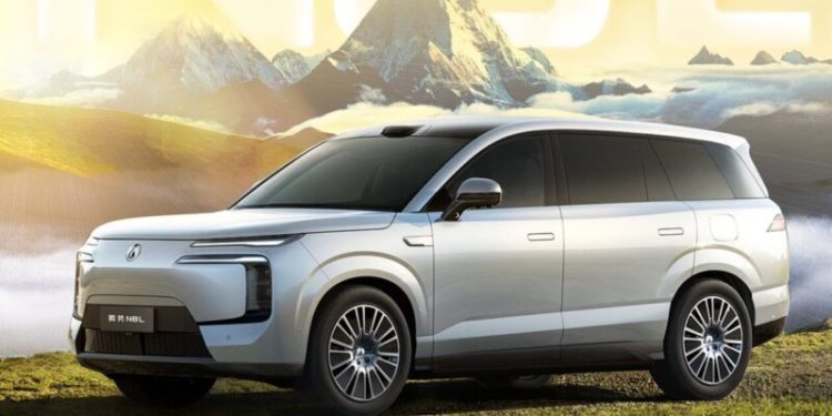 SUV Hybrid Berteknologi Drone Denza N8L Resmi Diluncurkan