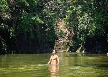 Nicholas Saputra Pertama Kali Posting Foto Topless Basah-Basahan, Netizen Terkejut!