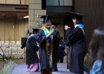 Ibu 78 Tahun Raih Gelar Magister Manajemen di Kampus dengan Inspirasi