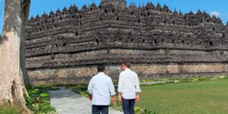 Macron Apresiasi Candi Borobudur Sebagai Harta Karun Kemanusiaan