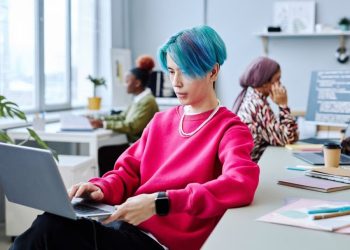 Gen Z Pilih Teknologi Klasik daripada Hipnotis Algoritma Modern