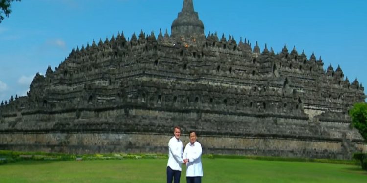 Prabowo dan Macron Kunjungi Candi Borobudur Setelah Dari Akmil Magelang