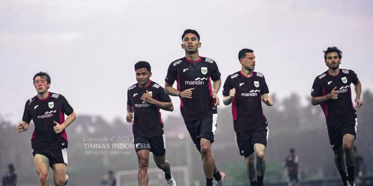 Timnas Indonesia Latihan Perdana Jelang Pertandingan Melawan China Kluivert Tak Jemawa
