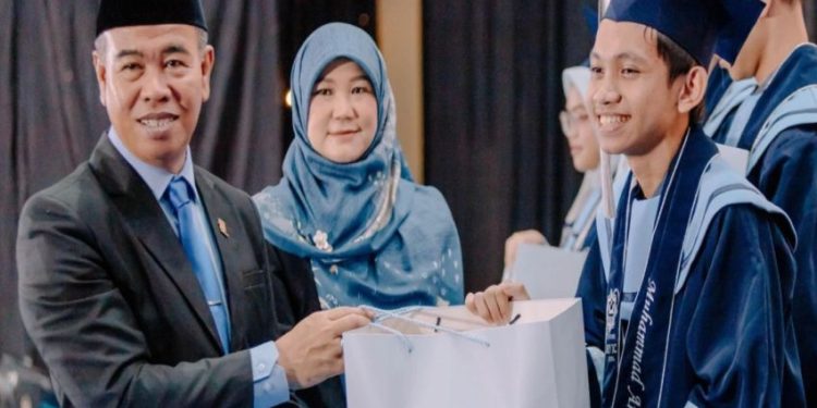 Anas Siswa MAN IC Serpong Capai Skor Tertinggi UTBK Matematika 2025 dan Diterima di UI