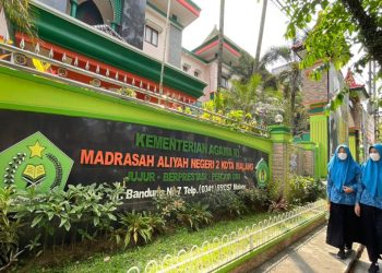 Daftar Sekolah Menengah Atas Terbaik Jawa Timur untuk Panduan SPMB 2025 dan Sekolah Swasta