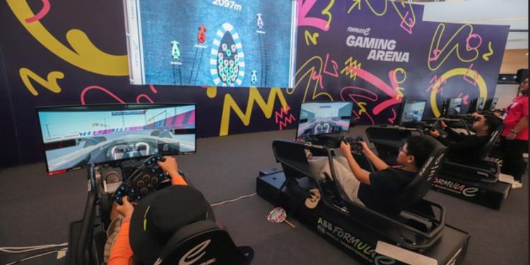 Penggemar Rasakan Sensasi Balapan di Gaming Arena Selama 7 Menit