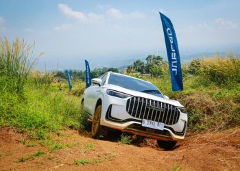 J8 AWD Resmi Meluncur di Indonesia dengan Teknologi Roda Pintar