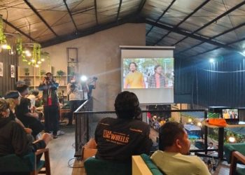 Nonton Bareng Sinetron Preman Pensiun X di Bandung Seru, Penonton Tertawa dan Terharu