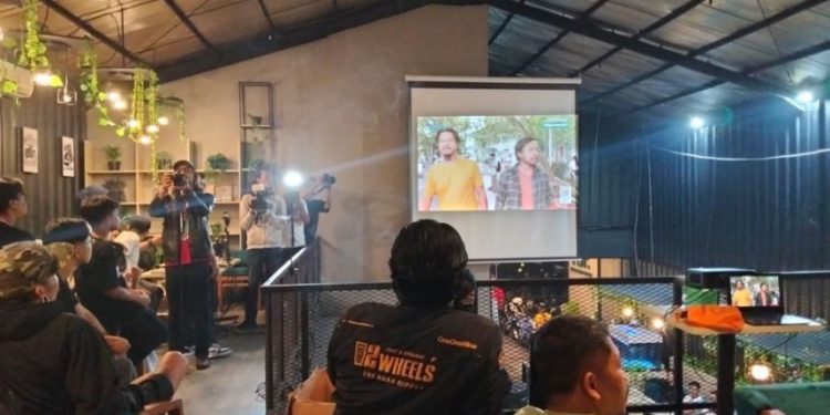Nonton Bareng Sinetron Preman Pensiun X di Bandung Seru, Penonton Tertawa dan Terharu