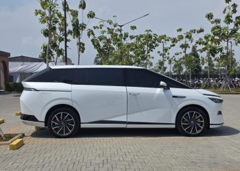 Xpeng X9 Bandingkan Desain Denza D9 dan Toyota Alphard, Klaim Tak Tampak Mobil Sopir