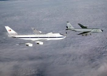 Pesawat Kiamat Mengambil Rute Tak Biasa, Ada Apa?
