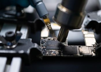 Produksi Mobil di AS dan Eropa Terancam Berhenti Akibat Pembatasan Chip dari China