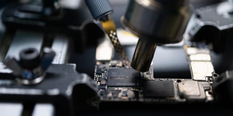 Produksi Mobil di AS dan Eropa Terancam Berhenti Akibat Pembatasan Chip dari China