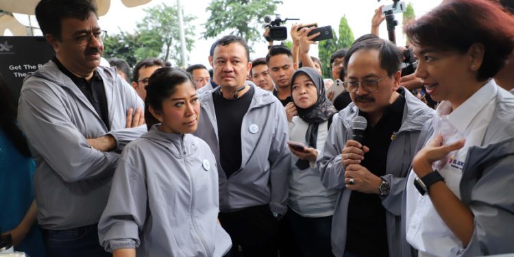 Menjaga Kandang Ayam, Wakil Menteri Komdigi Jadi Petinggi Operator Seluler dan Netralitas Dipertanyakan