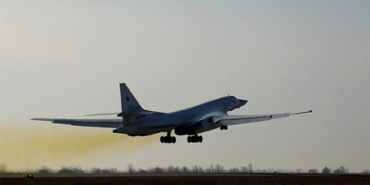 Rusia Serang Pangkalan Udara di Ukraina
