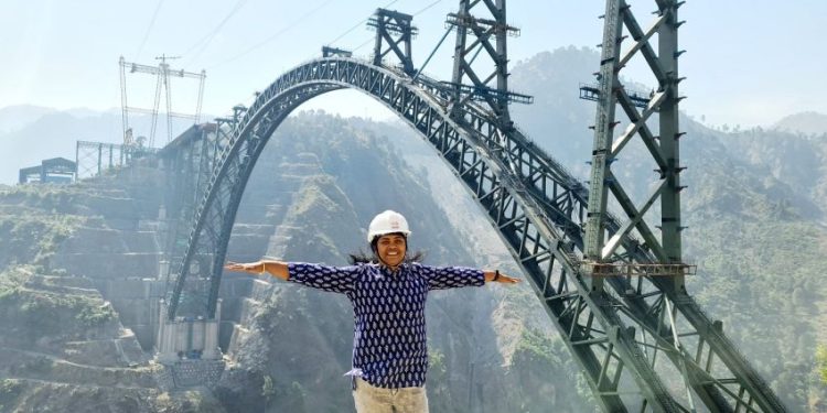 Madhavi Latha Profesor yang Menghabiskan 17 Tahun di Proyek Jembatan Kereta Api Tertinggi