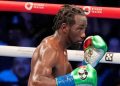 Crawford Kalah Telak dari Canelo Alvarez di Kelas 76,2 Kg