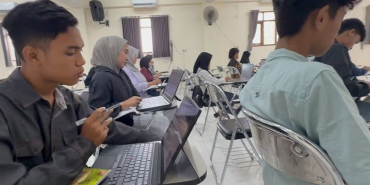 435 Calon Mahasiswa Universitas Ikuti Tes Masuk Berbasis IT