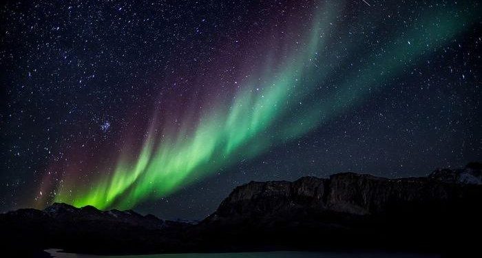 Aurora Merah Muda Flamingo yang Sulit Dipahami Ditemukan Oleh Astronot