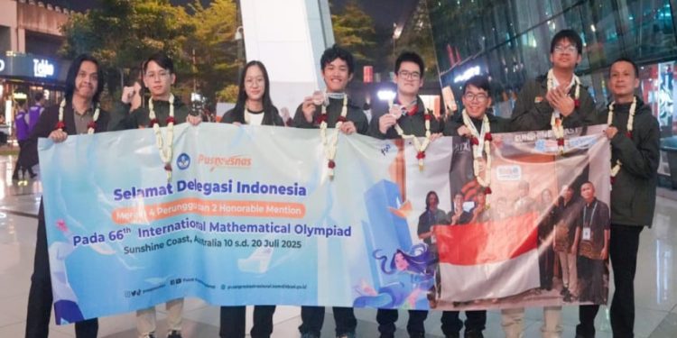 Enam Siswa Indonesia Menjuarai Olimpiade Matematika Bergengsi Dunia