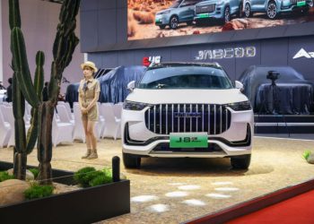 JAECOO J8 SHS ARDIS Memukau di GIIAS 2025 dengan Desain Gagah dan Modern