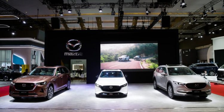 Tsunami Mobil China Memaksa Mazda Revisi Target Penjualan yang Terjun Bebas