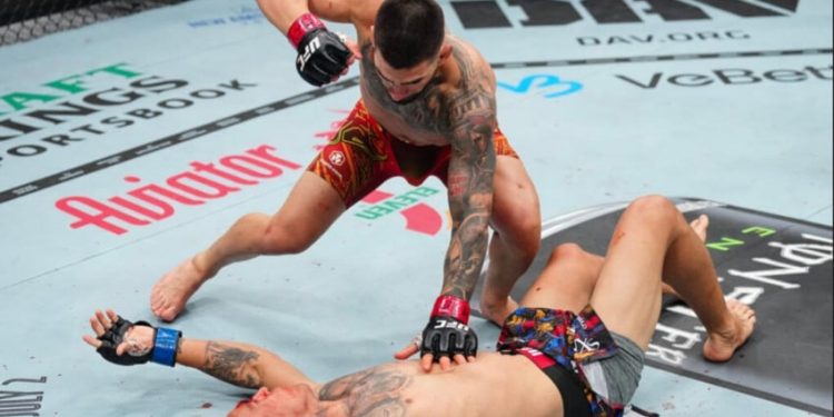 Gaya Bertarung Charles Oliveira Menyerupai Amatir