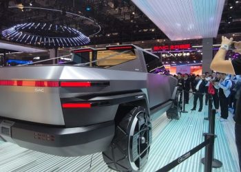 China Siap Perkenalkan Teknologi Mengemudi Satu Pedal untuk Mobil Listrik