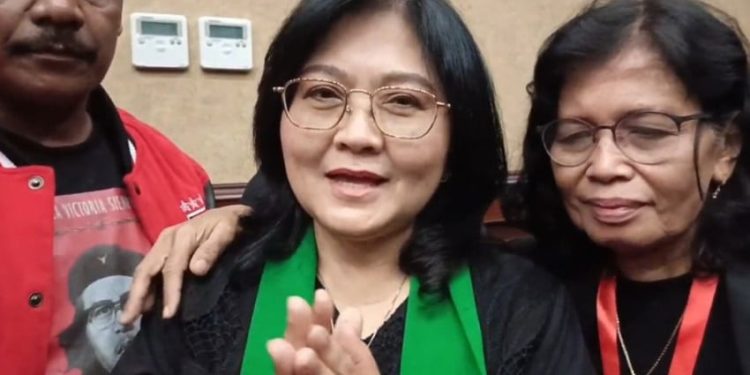 Kita Menerima dengan Bangga dan Tetap Tersenyum