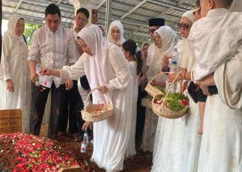 Tangisan Istri Mengiringi Kepergian Suryadharma Ali ke Peristirahatan Terakhir