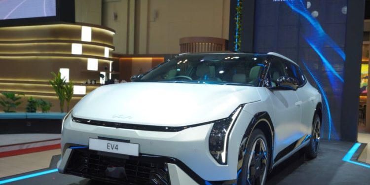 Kendaraan Listrik Kia EV4 Meluncur Perdana di GIIAS 2025
