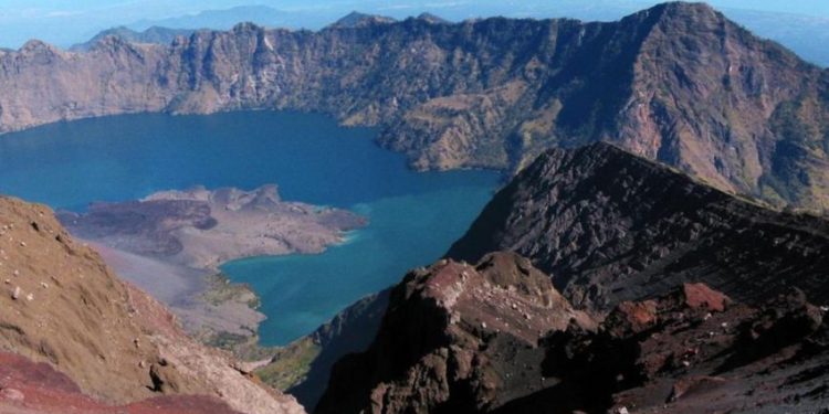 Turis Swiss Jatuh di Gunung Rinjani, Alami Pendarahan dan Patah Tulang