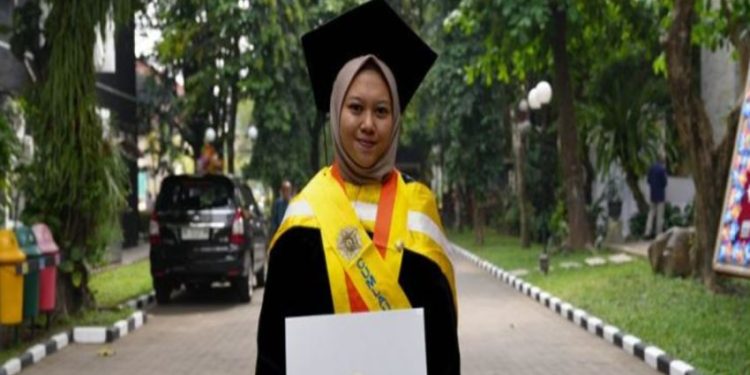 Kuliah S1 hingga S3 Gratis, Kisah Sukses Apia Dewi di UGM