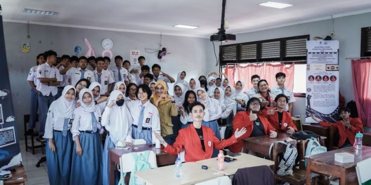 Mahasiswa Ajak Siswa SMAN 5 Tangsel Jadi Kreator Konten di Era Digital