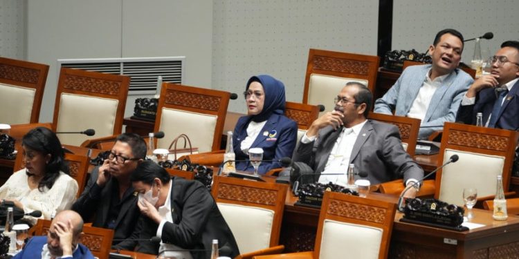 MK Putuskan Sekolah Swasta Gratis, Anggota DPR Komisi X Bilang Anggaran Pendidikan Masih Kecil