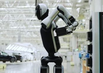 Robot Humanoid dari China Bekerja 24 Jam Non-Stop dan Ganti Baterai Dalam 3 Menit