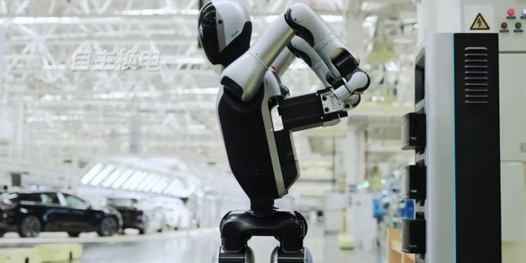 Robot Humanoid dari China Bekerja 24 Jam Non-Stop dan Ganti Baterai Dalam 3 Menit
