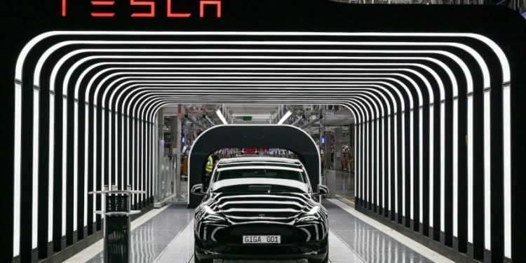 Grok Tesla Menghadapi Tantangan dari Naga China