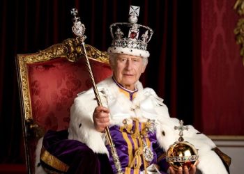 Raja Charles III Mundur demi Damai dengan Pangeran Harry?
