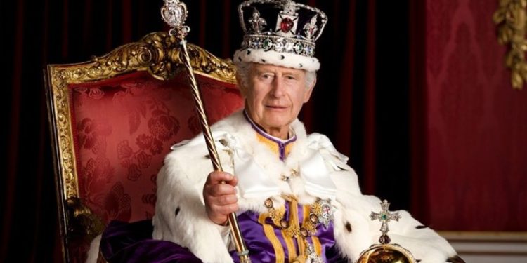 Raja Charles III Mundur demi Damai dengan Pangeran Harry?
