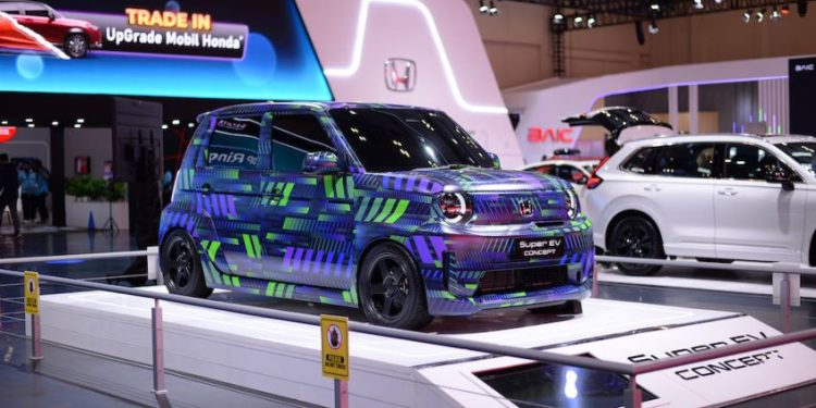 Sinyal Kuat Mobil Listrik Murah Super EV Concept Debut di GIIAS Janjikan Sensasi Fun to Drive