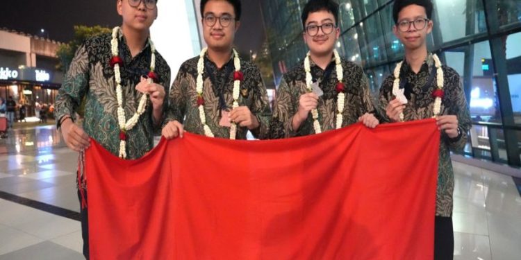 Siswa Indonesia Raih 4 Medali di Olimpiade Kimia Dunia
