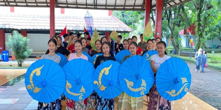 30 Penari SMKN 10 Bandung Tampilkan Tari Kontemporer Meriahkan HUT Ke-80 RI di Monas