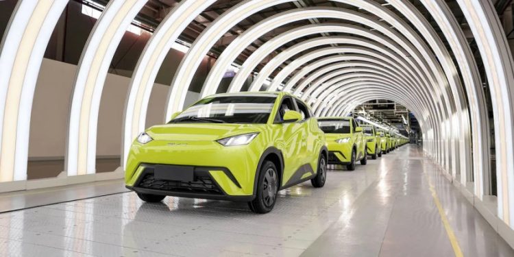 76 Ribu Mobil CBU Masuk Indonesia Tahun Ini dengan BYD sebagai Paling Banyak