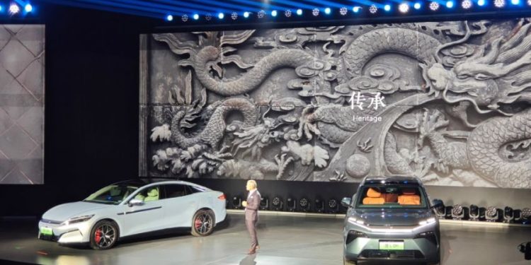 7.000 Mobil Kapal Zhengzhou Bersandar di Tanjung Priok