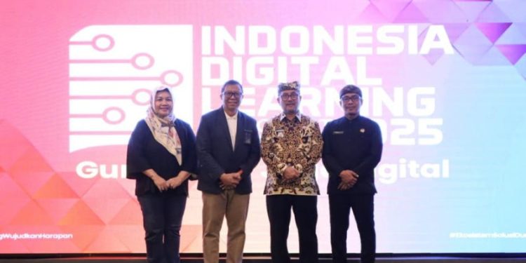 Dukungan Bupati Cirebon untuk Telkom Tingkatkan Kecakapan Digital Guru melalui Program IDL 2025