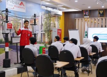 Kelas Industri Digital untuk Siswa dan Guru oleh Fiber Academy Telkom Akses